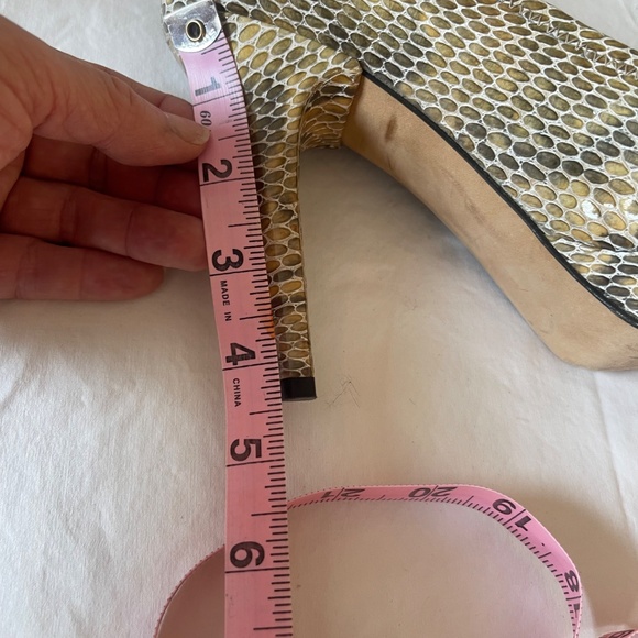 Stuart Weitzman JUST SO Beige Snakeskin Peep Toe Platform Stiletto Pumps Sz 8 M - Picture 11 of 16